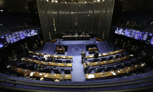 Senado pode votar PL que proíbe celulares em escolas ainda em 2024
