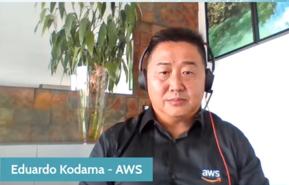 AWS: a nuvem habilita a inovação e a transformação 1 AWS; 5x5 Tec Summit