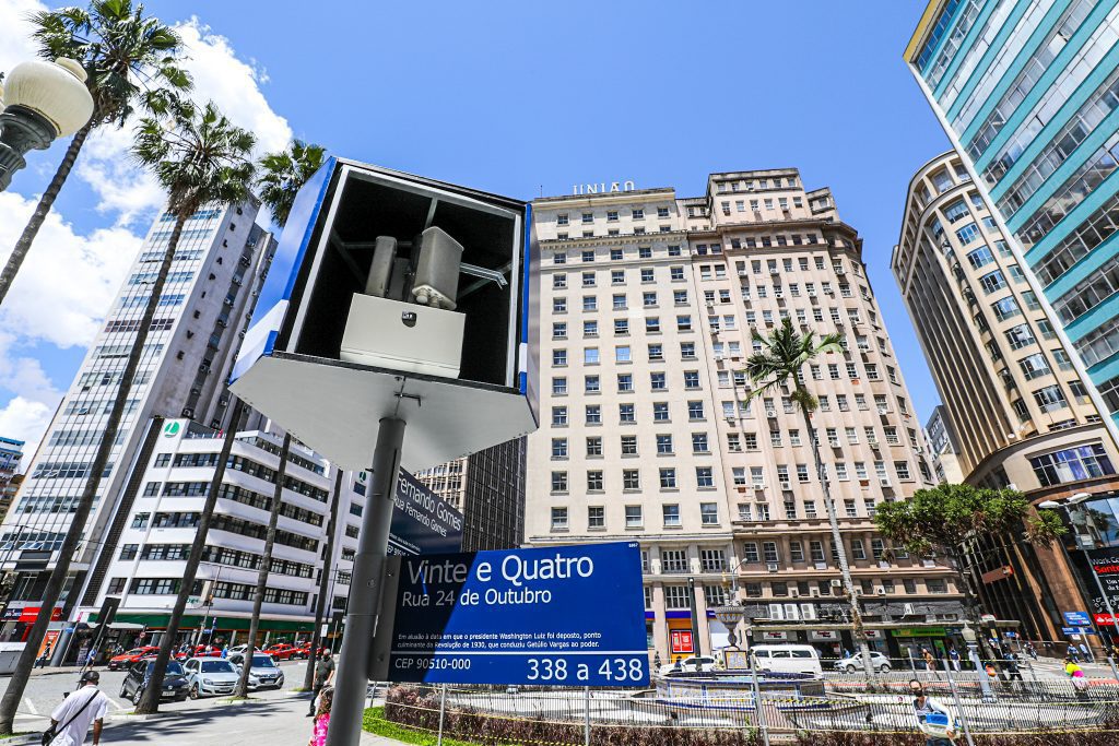 Modelo de estrutura e antena foi apresentado em frente ao Paço Municipal