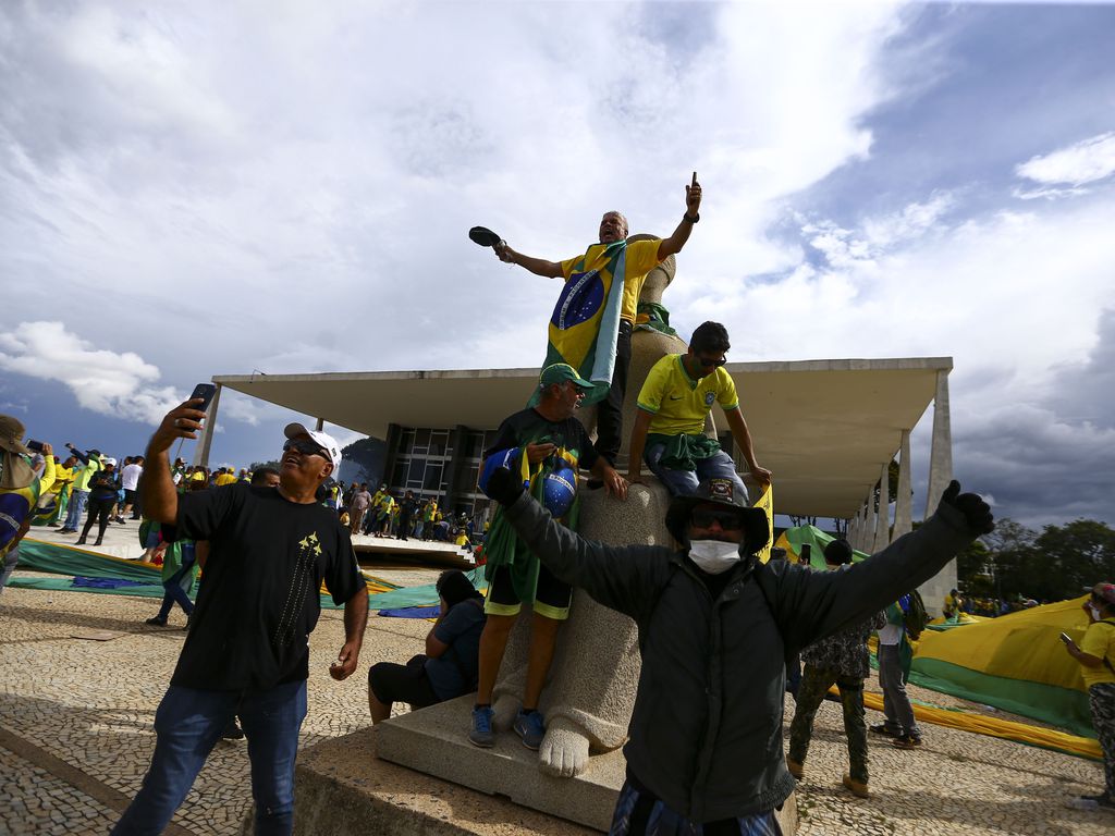 Manifestantes invadem o Brasília, Agência Brasil