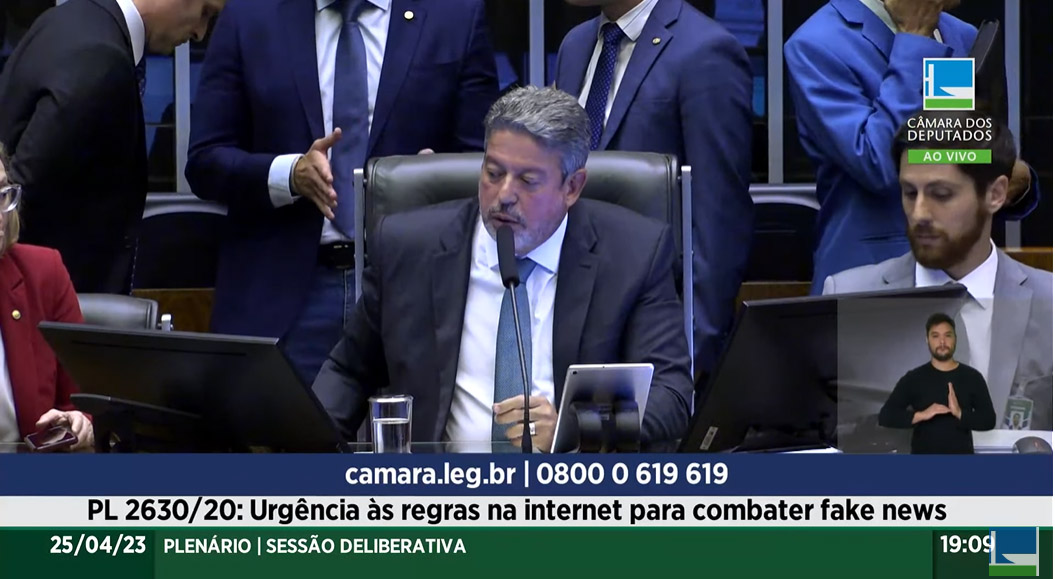 Câmara dos Deputados aprova urgência do PL das Fake News