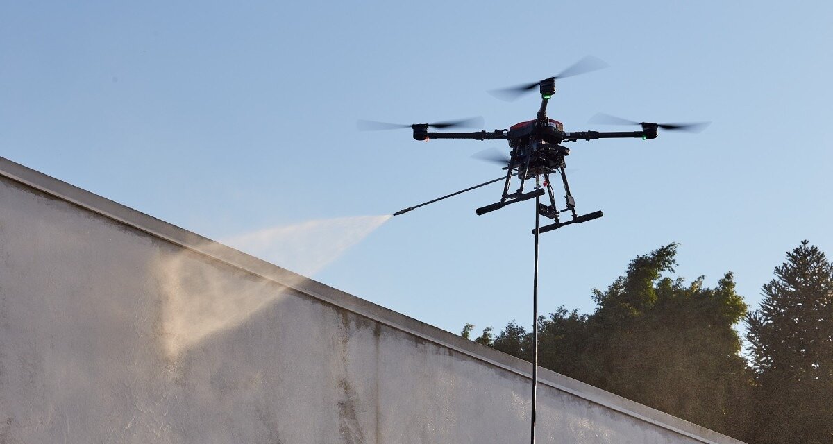 Aeroom: startup brasileira vai limpar fachadas de prédios com drone 5G