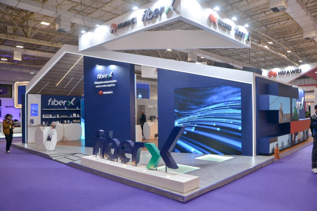 Marca de IoT da FiberX, Velds chega ao mercado com 60 dispositivos 2 Estande da FiberX na Abrint