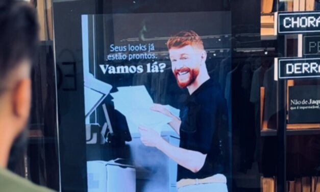 Reserva testa espelho com IA para clientes experimentarem roupas