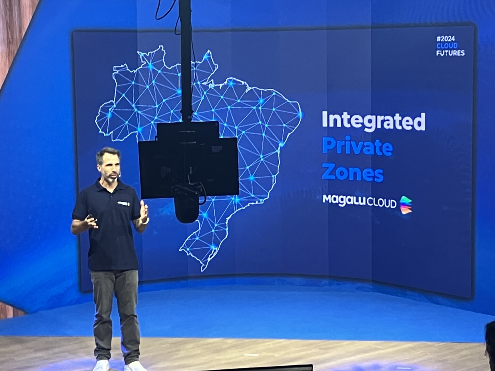 Magalu cria modelo de negócio celular e privado em nuvem