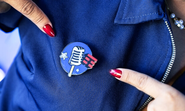 TIM distribui broche que bloqueia celulares perdidos no Carnaval