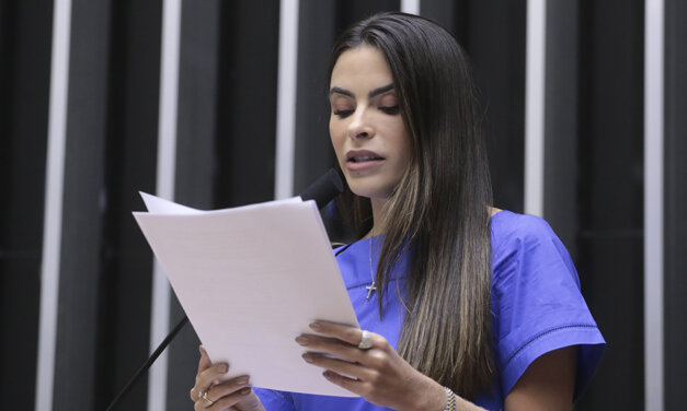 Câmara aprova pena para uso de IA na manipulação de imagens com conteúdo sexual