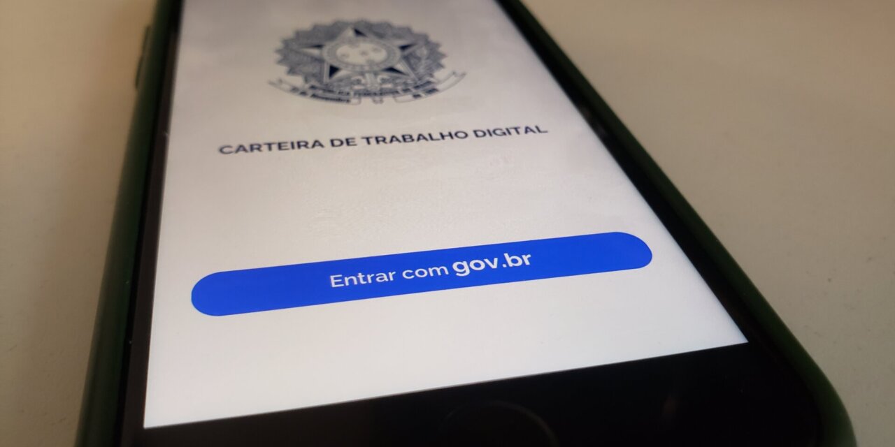 Empréstimo consignado do governo puxa alta de downloads do Caixa Tem