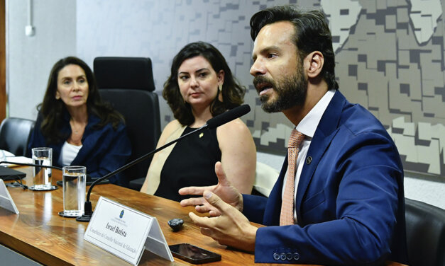 Norma complementar à restrição de celulares prevê educação midiática