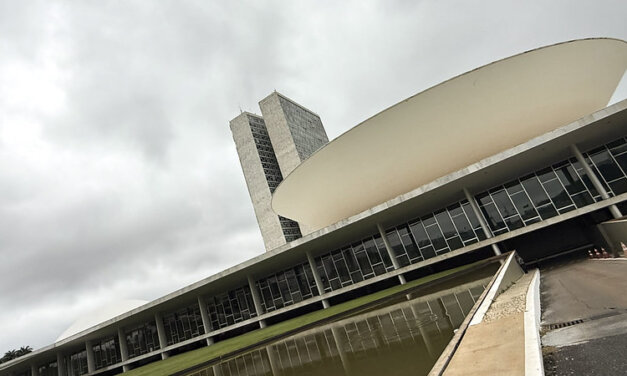 Câmara marca instalação da comissão de IA para maio; veja composição