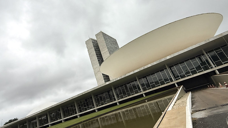 Câmara marca instalação da comissão de IA para maio; veja composição