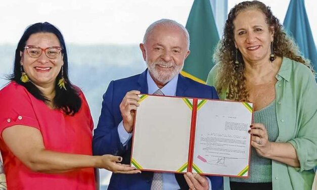 Lula sanciona aumento da pena nos crimes de violência contra mulheres com uso de IA