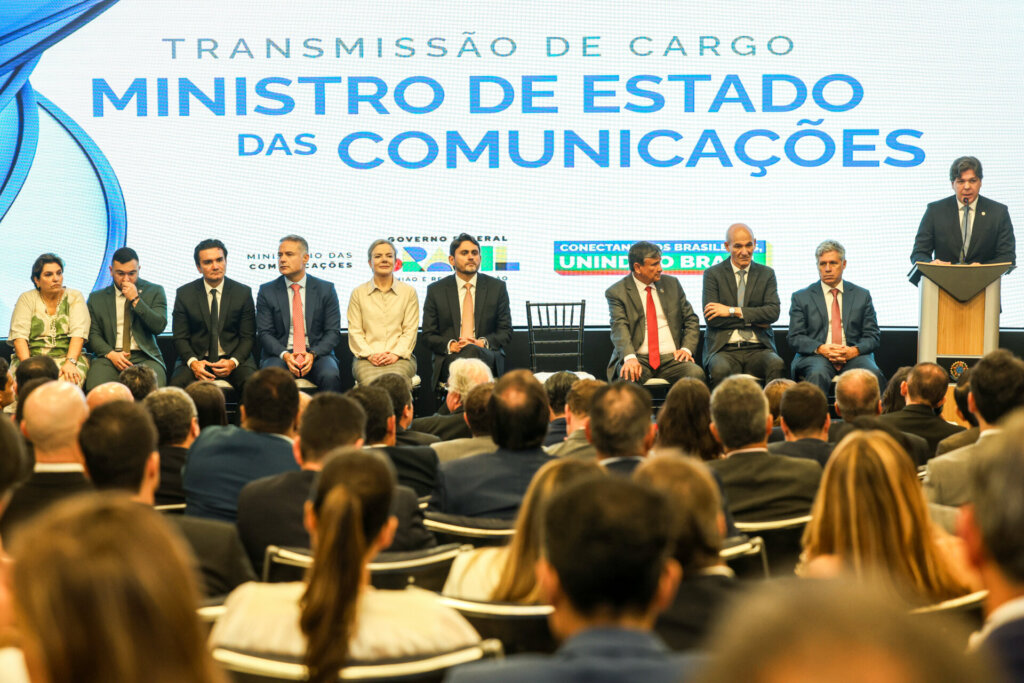 MCom: novo ministro defende entrantes no móvel e visa manter equipe 1 Transmissão de cargo MCom , Frederico siqueira filho