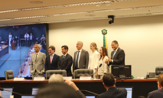 Câmara instala comissão especial de IA