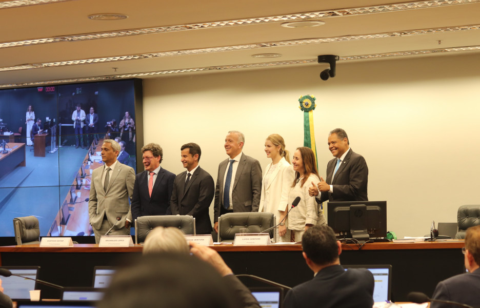 Relator da regulação de IA buscará convergência com política de data centers 1 Câmara instala comissão especial de IA; IA e data centers
