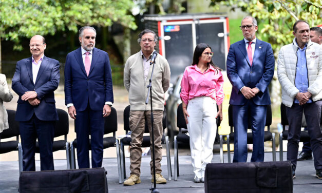 Presidente colombiano quer recriar operadora estatal