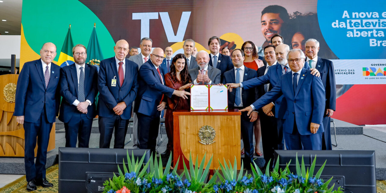 Lula assina decreto da TV 3.0 que deve começar já em 2026