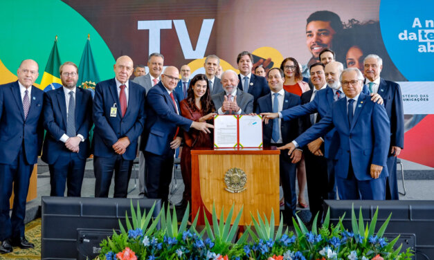 Lula assina decreto da TV 3.0 que deve começar já em 2026