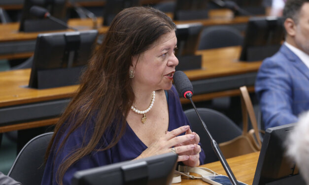 Comissão da Câmara aprova pena maior para aliciamento de menores por aplicativos