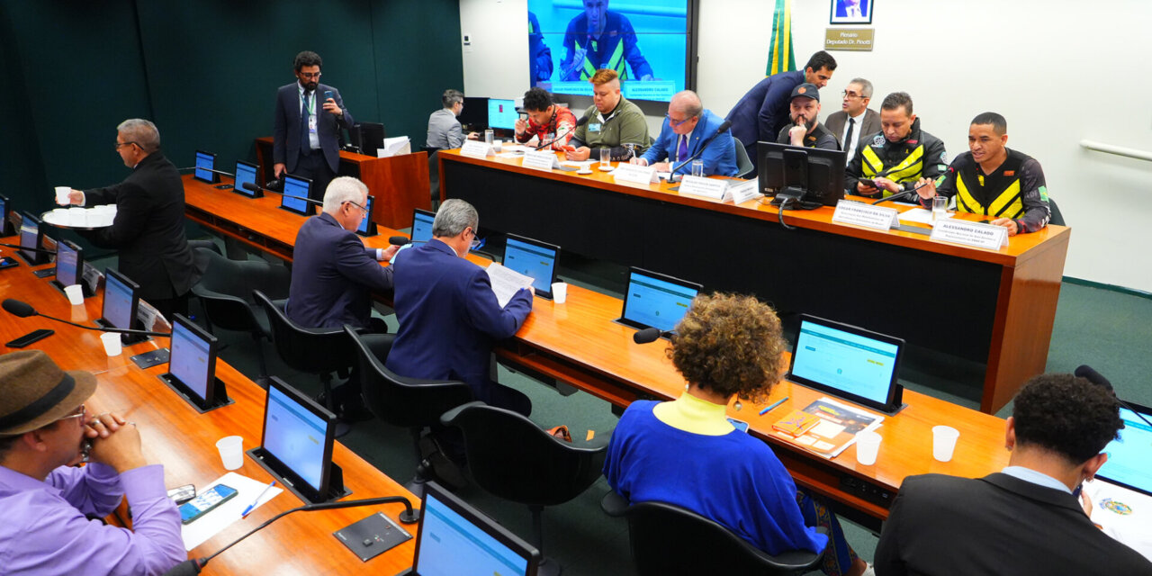 Entregadores criticam projeto de regulação em comissão especial