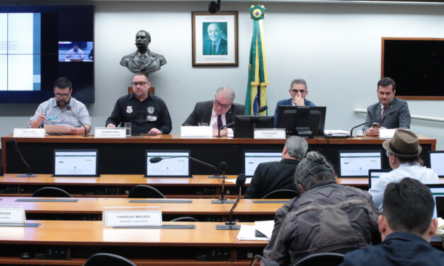 Motoristas de aplicativos sugerem mudanças a PLP que regulamenta setor