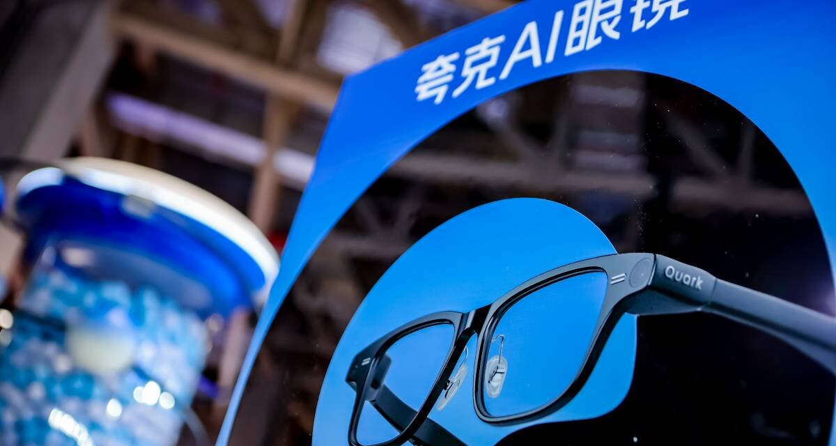 Alibaba lança óculos com IA e novo chatbot com LLM mais recente, Qwen3