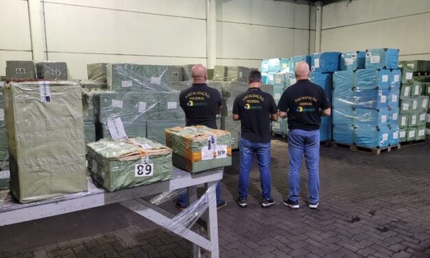 Anatel e Receita Federal apreendem mais de 470 mil produtos irregulares