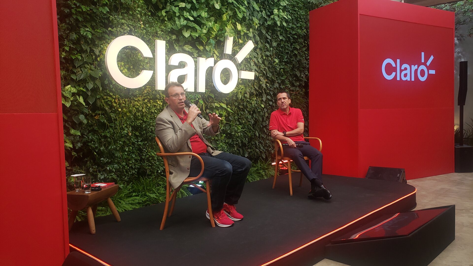 Claro inclui serviços de nuvem de Apple e Google em seus planos pós