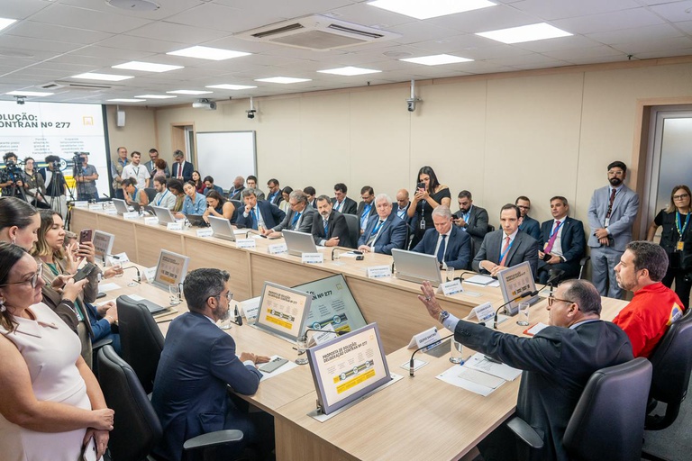 Governo suspende multas do Free Flow por 200 dias e anuncia integração com CNH Digital