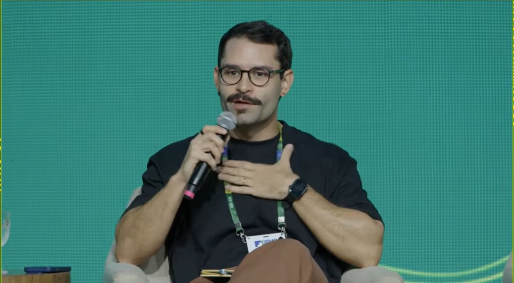 AI Companions criam vínculos com adolescentes a partir do design manipulativo, diz especialista
