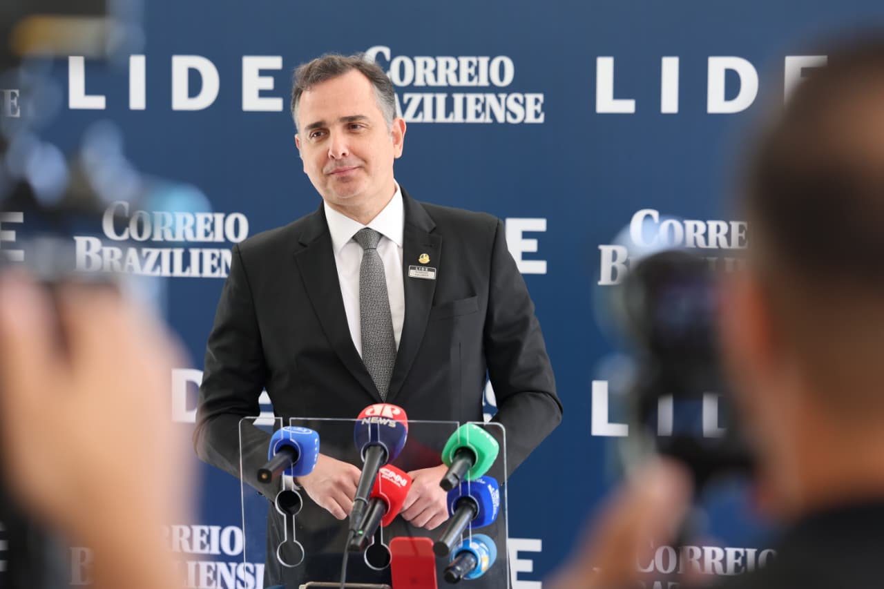 Rodrigo Pacheco pede regulamentação das plataformas digitais