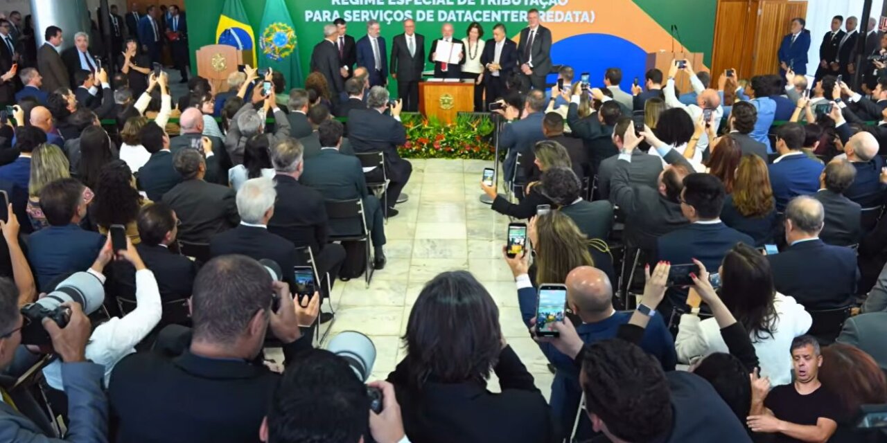Lula sanciona o projeto de lei do Redata